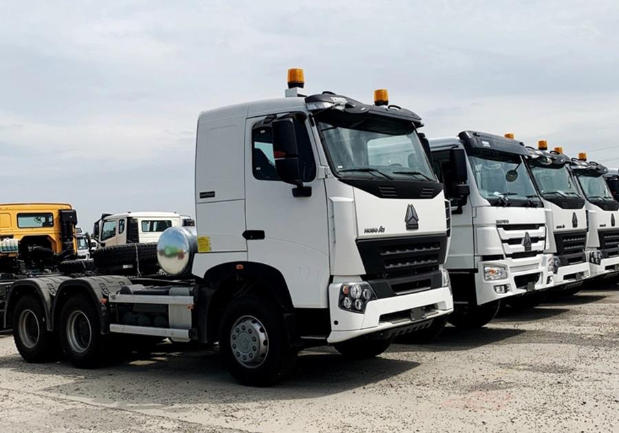 6x4 420hp SINOTRUK HOWO A7 tractor