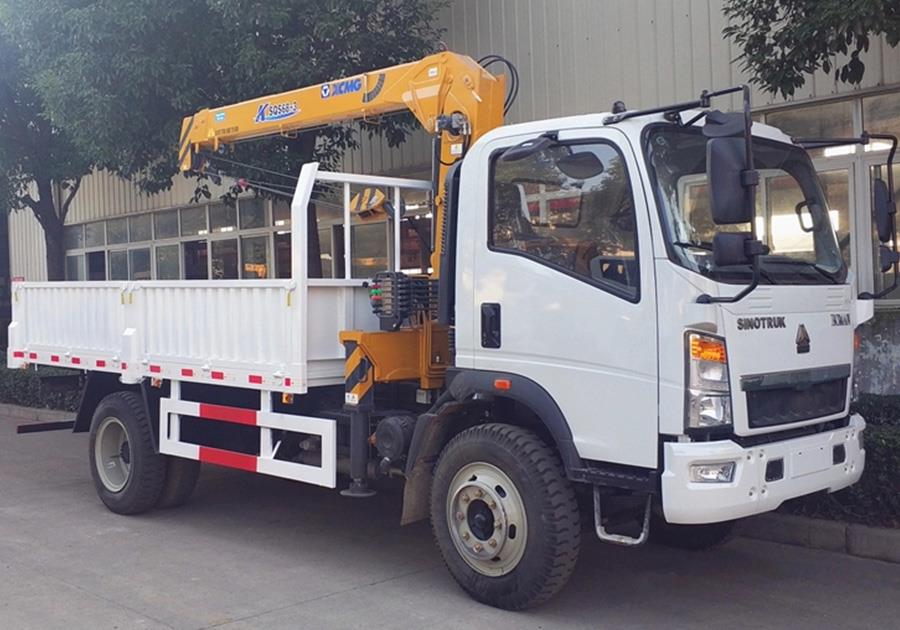 4x2 140hp SINOTRUK with 5tons XCMG crane