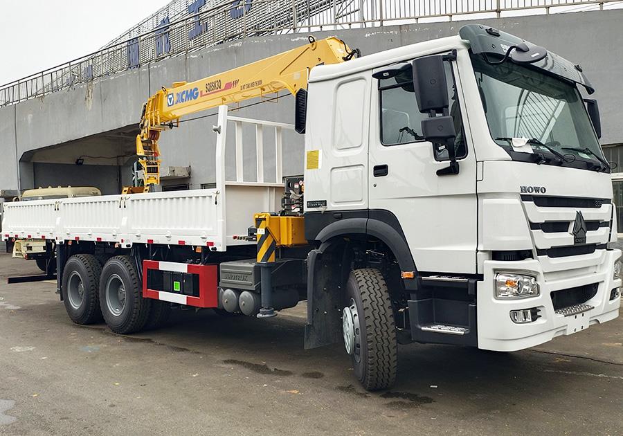 6x4 371hp SINOTRUK with 8tons XCMG crane