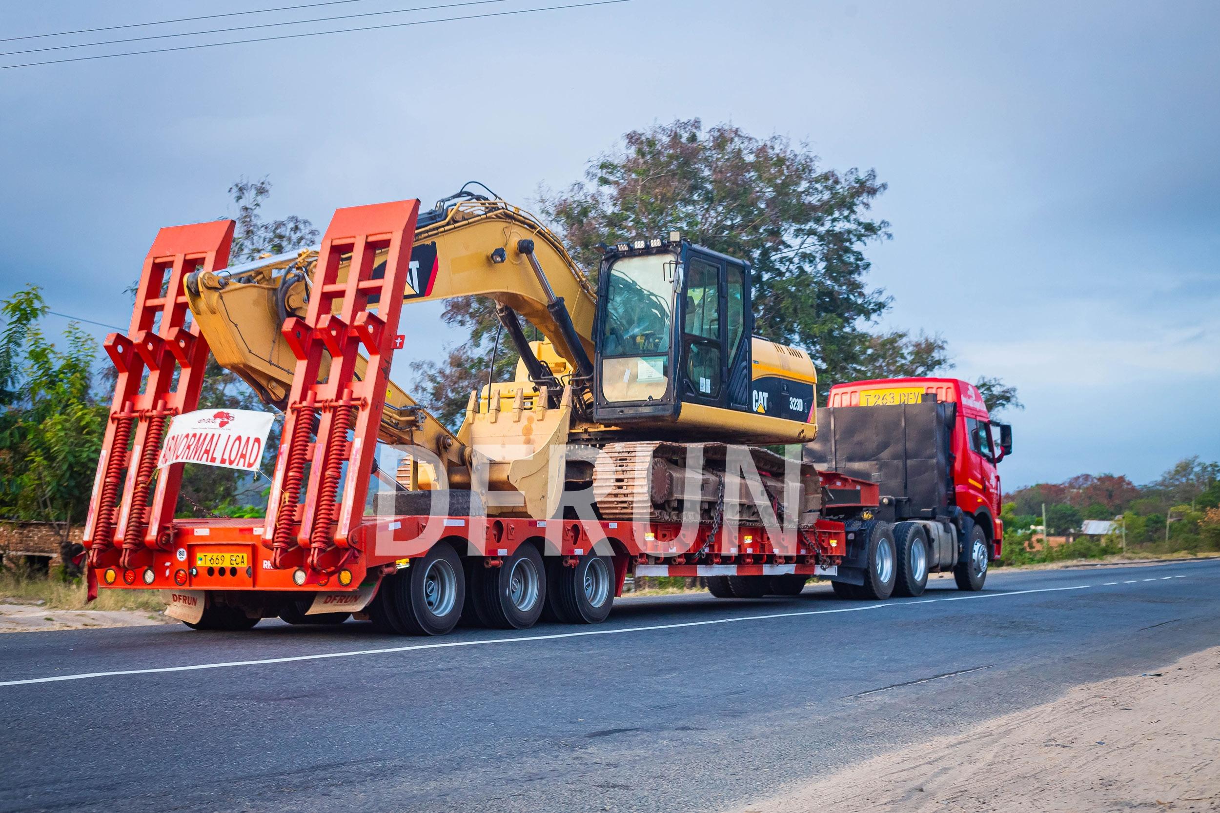 DFRUN 3 essieux 13m lowbed trailer est opérationnel en Afrique de l'Est