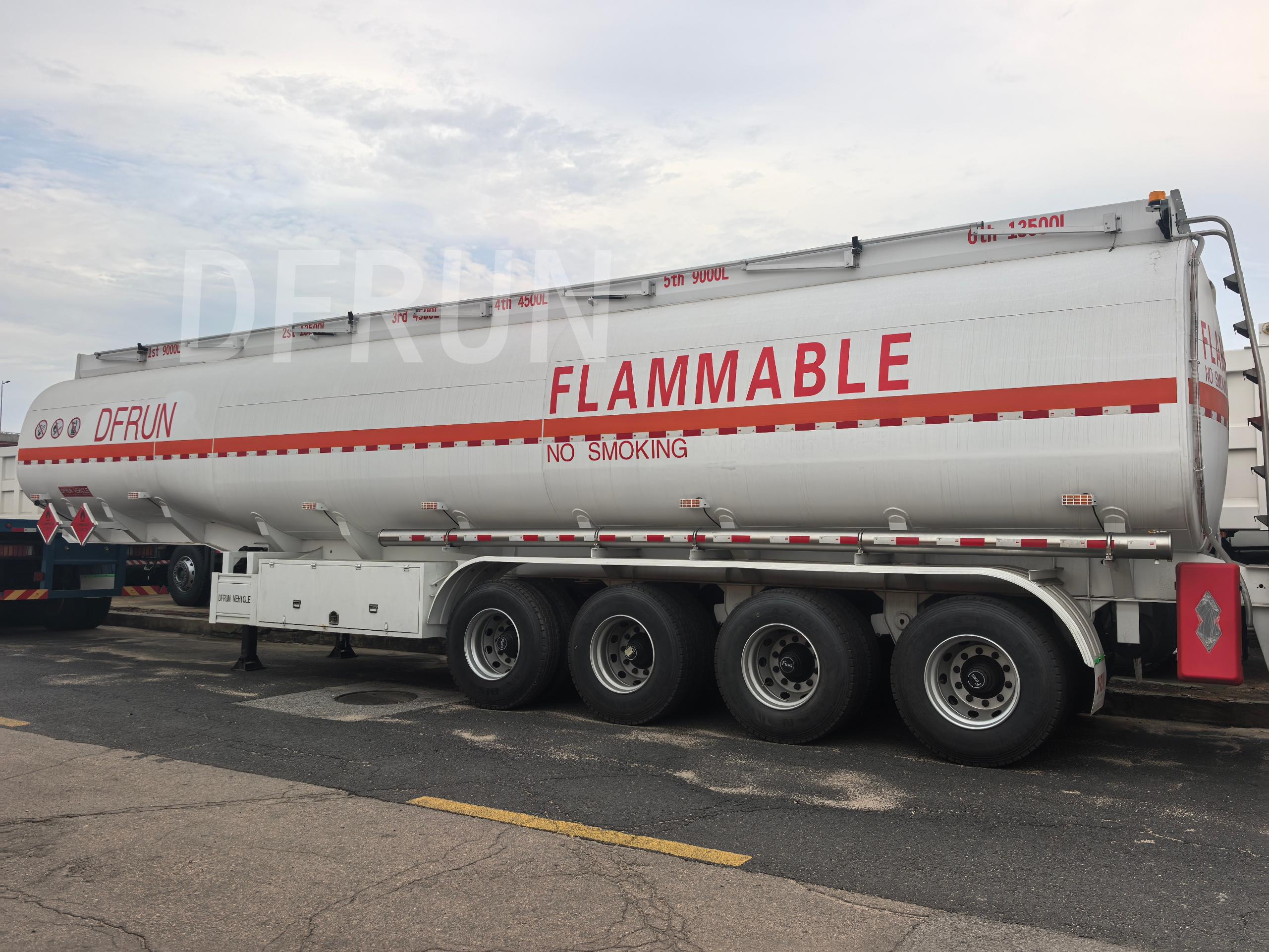 DFRUN Citernes semi-remorque 4 essieux ont été envoyées au Sénégal